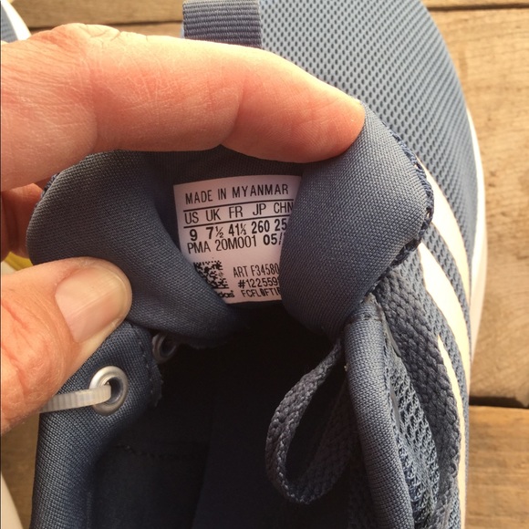 Adidas Women’s lite Racer Sneakers nwot - Picture 2 of 4